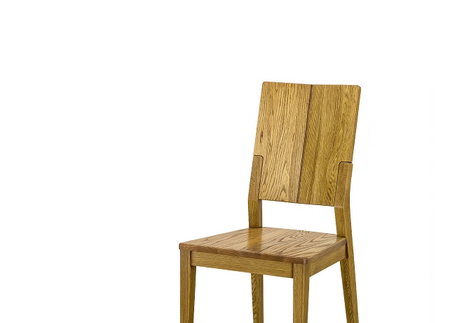 С деревянным жестким сиденьем